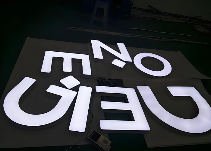 门头招牌发光字多少钱一个？或者多少钱一厘米